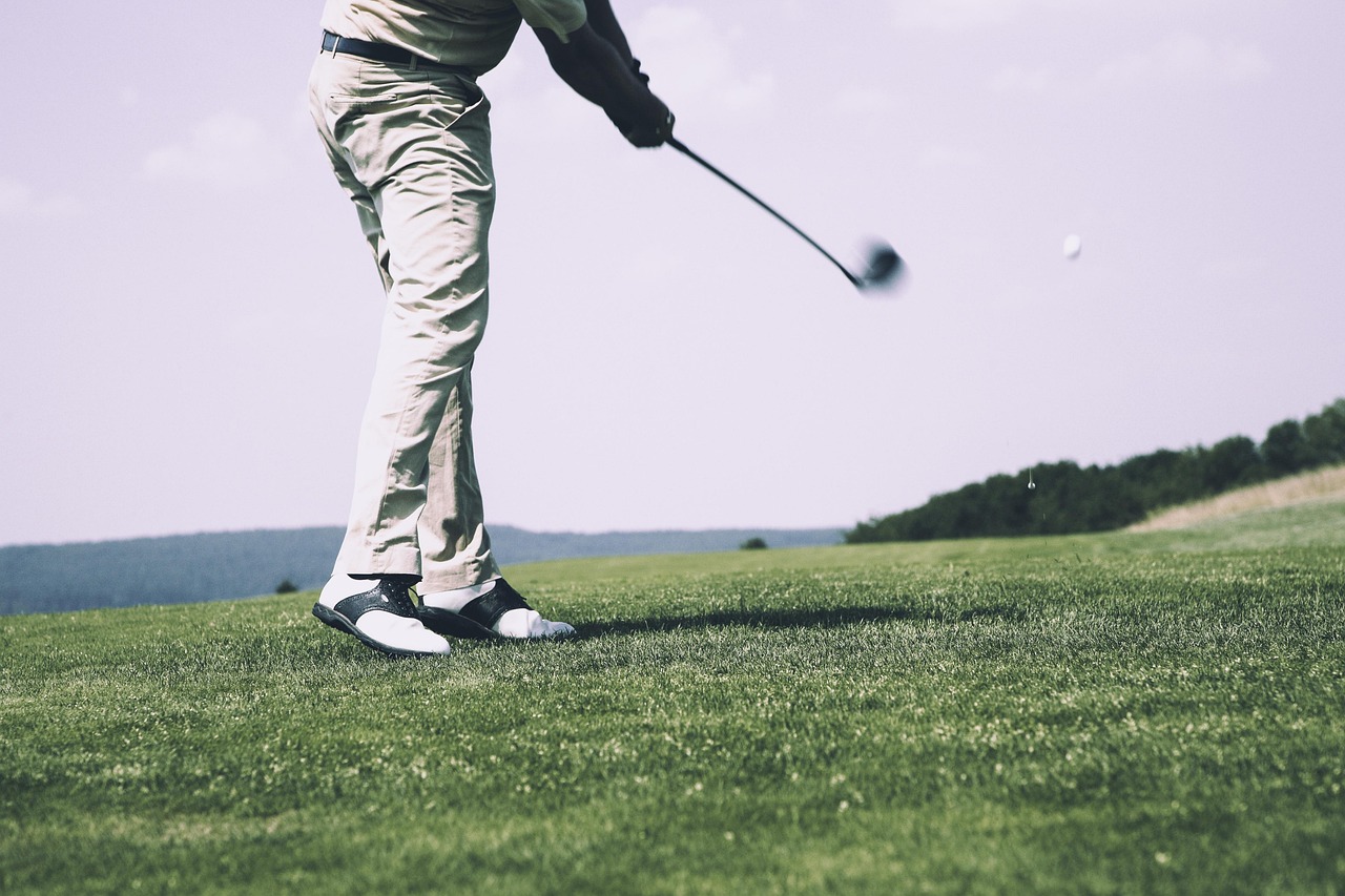 How to Choose Golf Clothing for Weather, Comfort and Movement